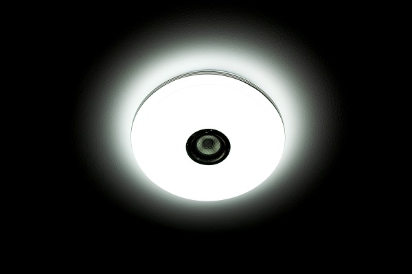 圆形吸顶灯的设计如何提供舒适的光线？